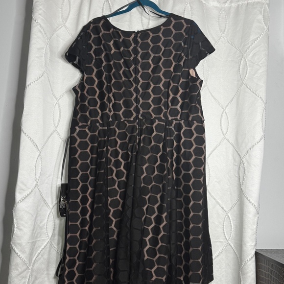 Brand New with Tags - Picture 10 of 12